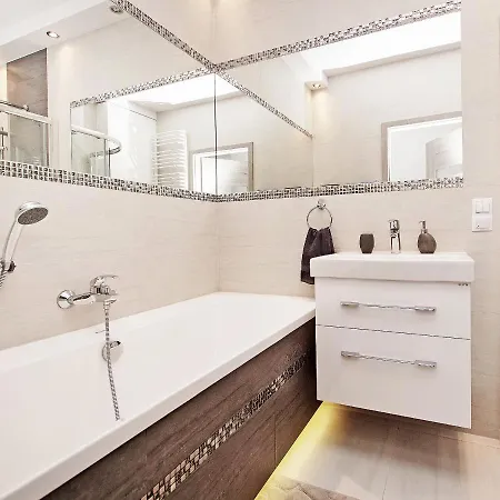 Apartament Shiraz Park Apartment *